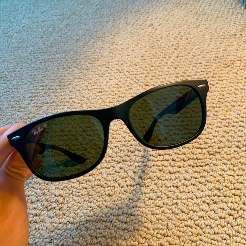 Ray Ban wayfarer polarized sunglasses